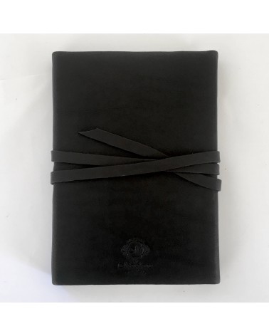 Carnet Manufactus Laccio, couverture cuir veau noir, dos du carnet. L'Ecritoire design, lausanne.