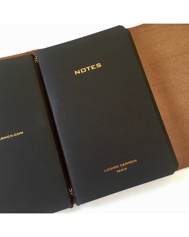 Intérieur du Roadbook Louise Carmen contenant trois carnets, couverture cuir marron, L'Ecritoire design, Lausanne
