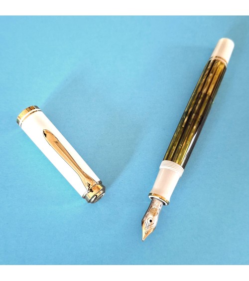 Stylo-plume à piston Pelikan M400 Ecaille de tortue Blanc, bec or bicolore 14 carats