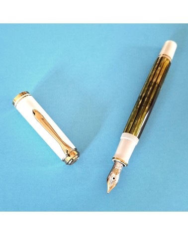 Stylo-plume à piston Pelikan M400 Ecaille de tortue Blanc, bec or bicolore 14 carats