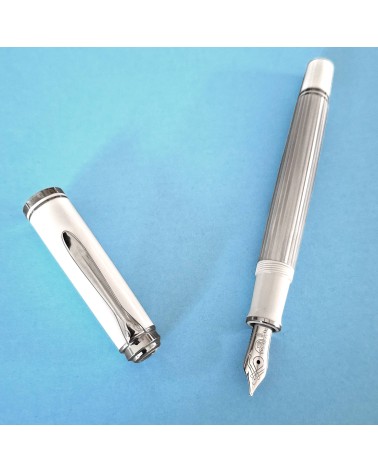 Stylo-plume à piston Pelikan M405 Silver White, bec or bicolore 14 carats