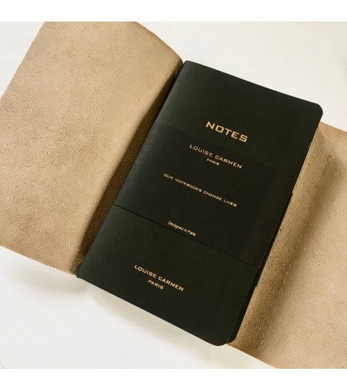 Intérieur du Roadbook Louise Carmen, couverture cuir souple couleur argent, L'Ecritoire design, Lausanne