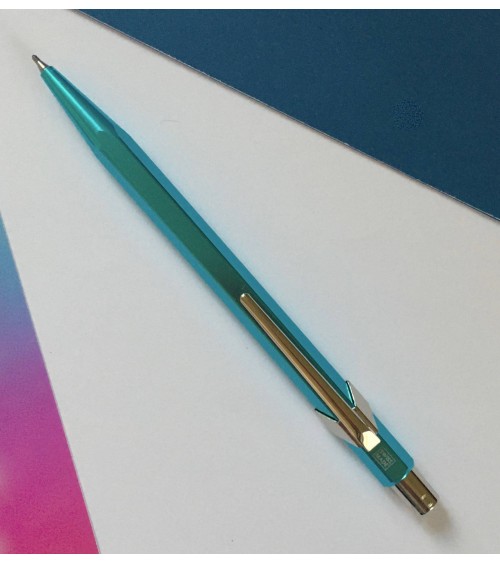 Porte-mine Caran d'Ache 849: Classic Line Metal-X turquoise. L'Ecritoire design, Lausanne.