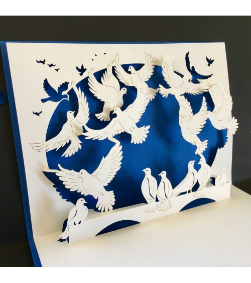 Carte Rifletto, Vol de colombes, bleu roi, fabriquée en Allemagne. L'Ecritoire design, Lausanne.