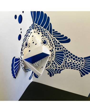 Carte Rifletto, Poisson, bleu roi, fabriquée en Allemagne. L'Ecritoire design, Lausanne.
