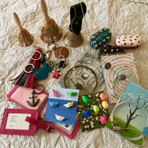 marque-pages, aimants magnets, lianes à photos, porte-clés, souvenirs
