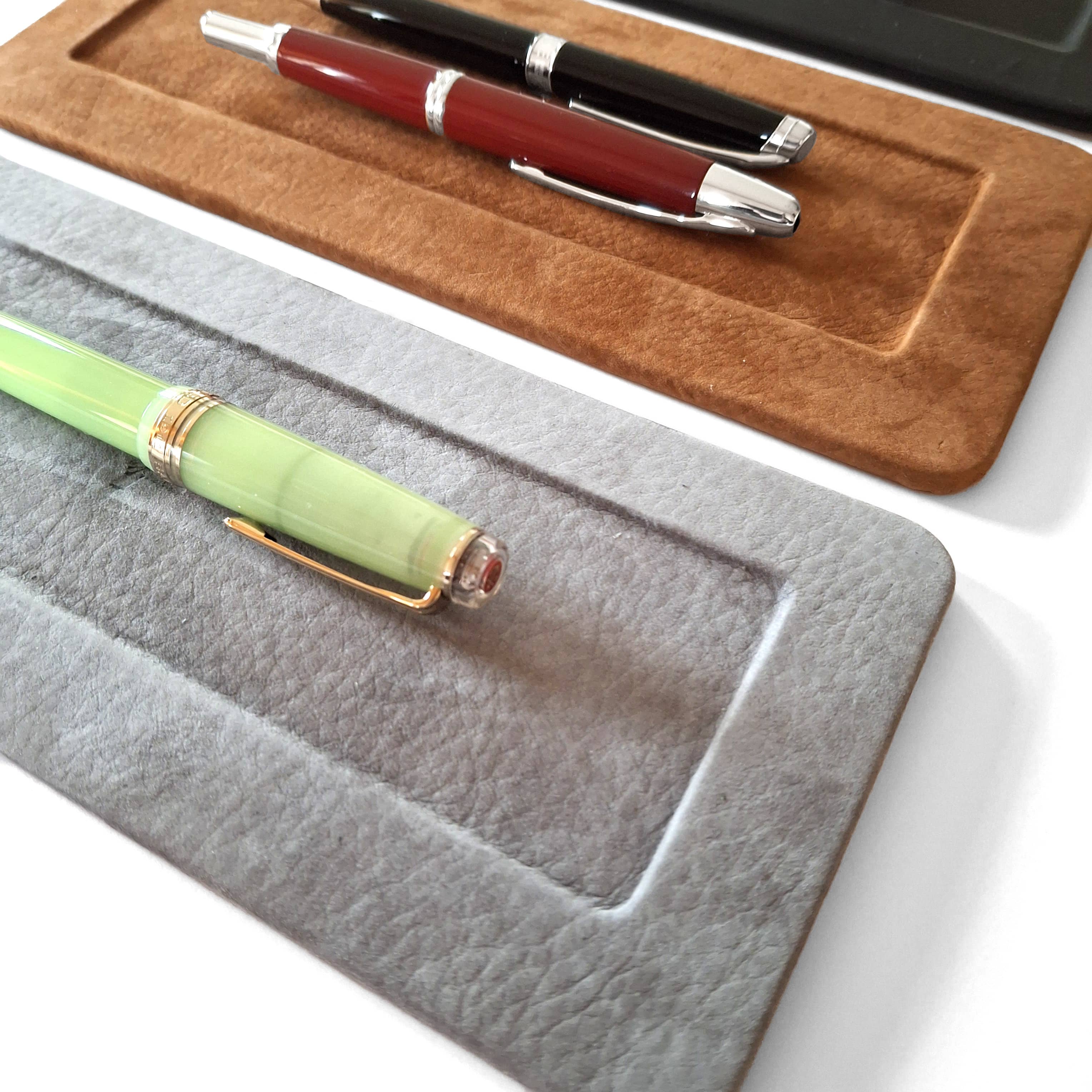 Plateau porte-stylo PA cognac, gris ou noir