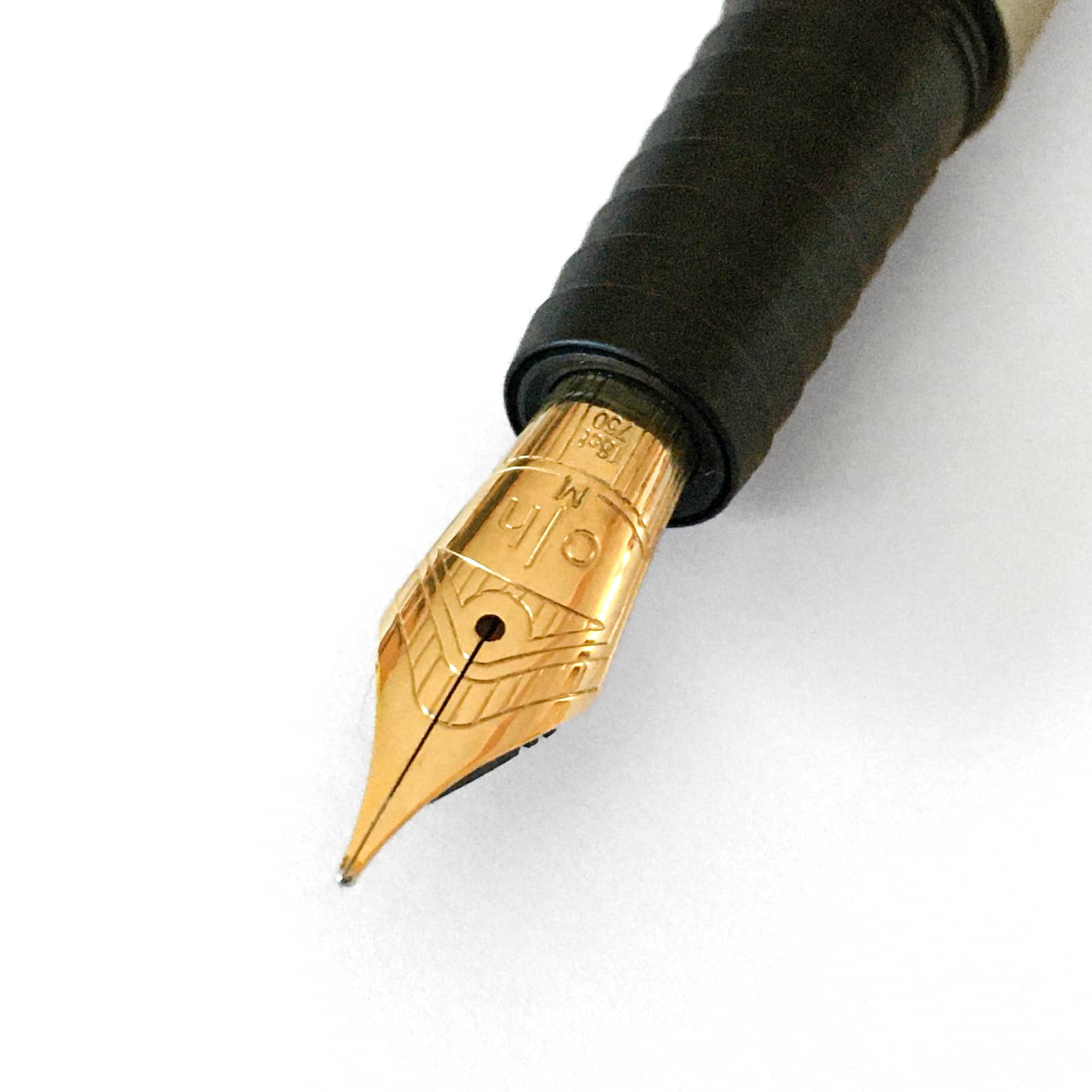 Stylo-plume Otto Hutt Design 08 Ruthenium