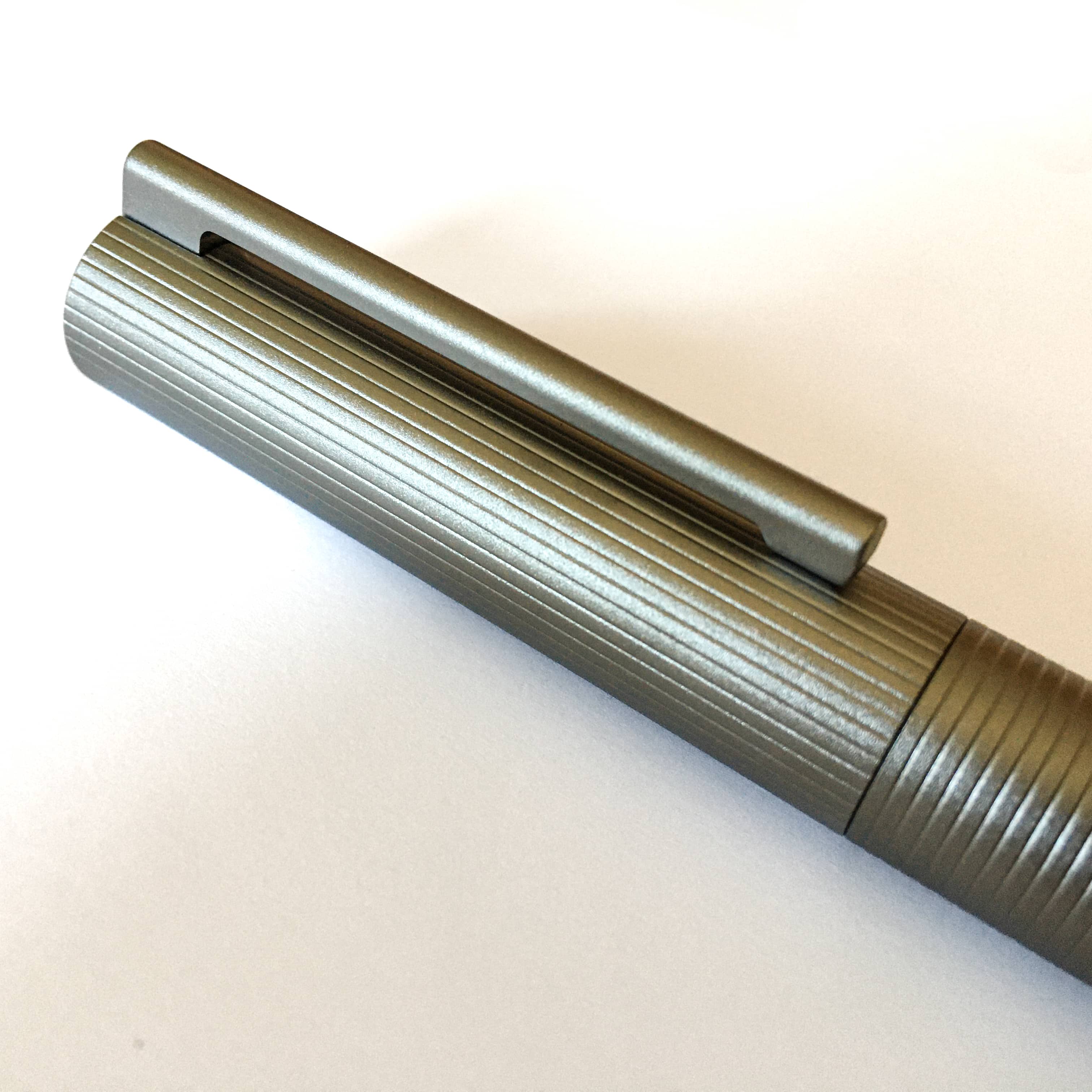 Stylo-plume Otto Hutt Design 08 Ruthenium